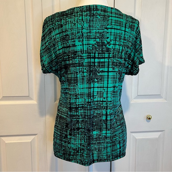 π Jaclyn Smith Black and Green Blouse / Top / Shirt - Small - Picture 4 of 7